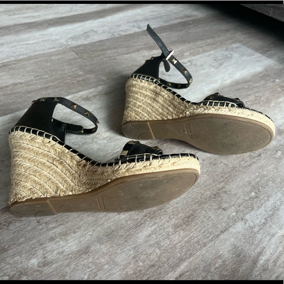Marc Fisher Kegan Espadrille Wedge Sandals 9.5 black VALENTINO ROCKSTUD INSPIRED - Picture 3 of 8